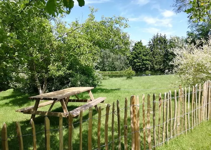 Au Bord De L'eau بيت للعطل باستونيا