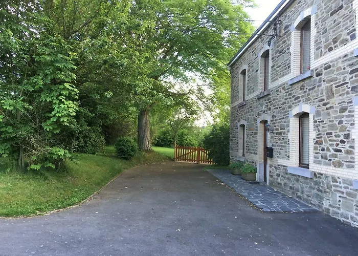 Au Bord De L'eau باستونيا